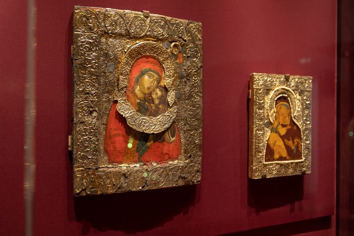 Ризница. Экспозиция Реликвия и сокровища Троице-Сергиева монастыря XI-XVII веков