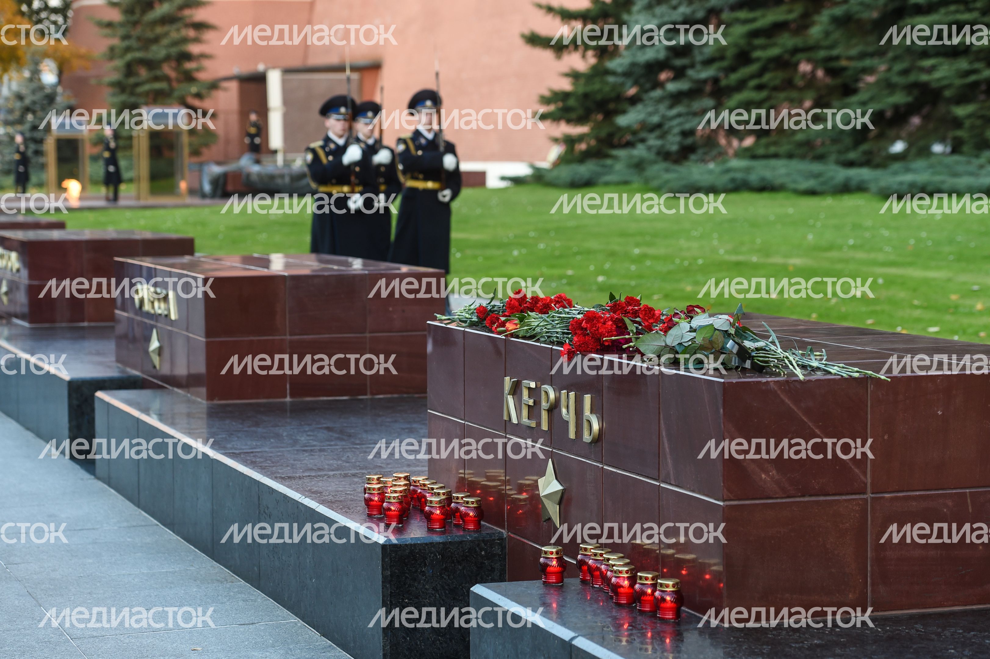 Возложение цветов к мемориалу города Керчь в Москве Возложение цветов к мемориалу города Керчь в Москве