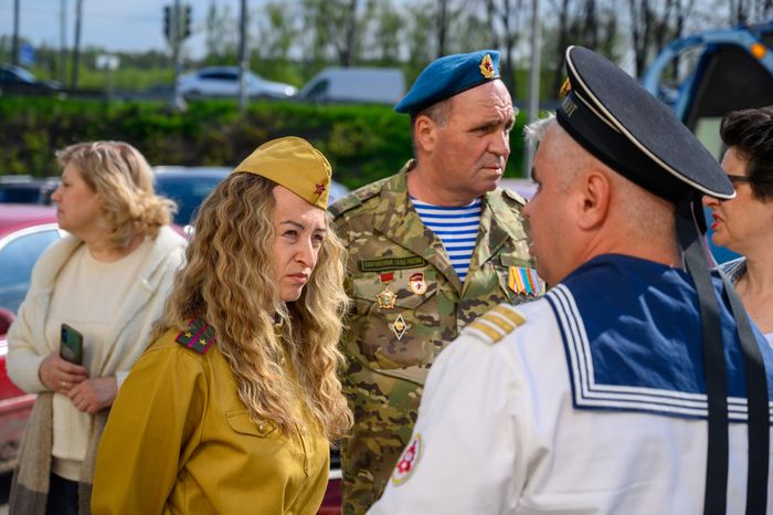 Возложение цветов у мемориала Великой Отечественной войны в Яхроме