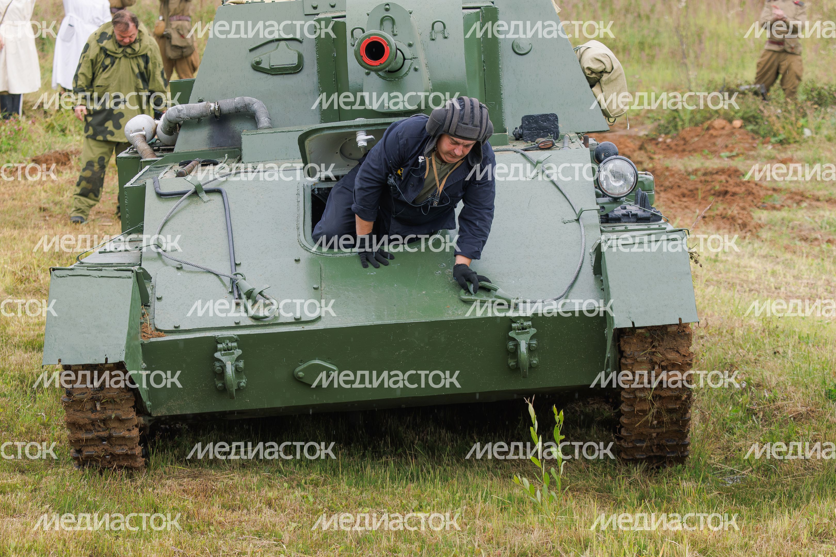Эпизод Курской битвы под Прохоровкой на военно-исторической реконструкции в Центральном парке «Патриот»