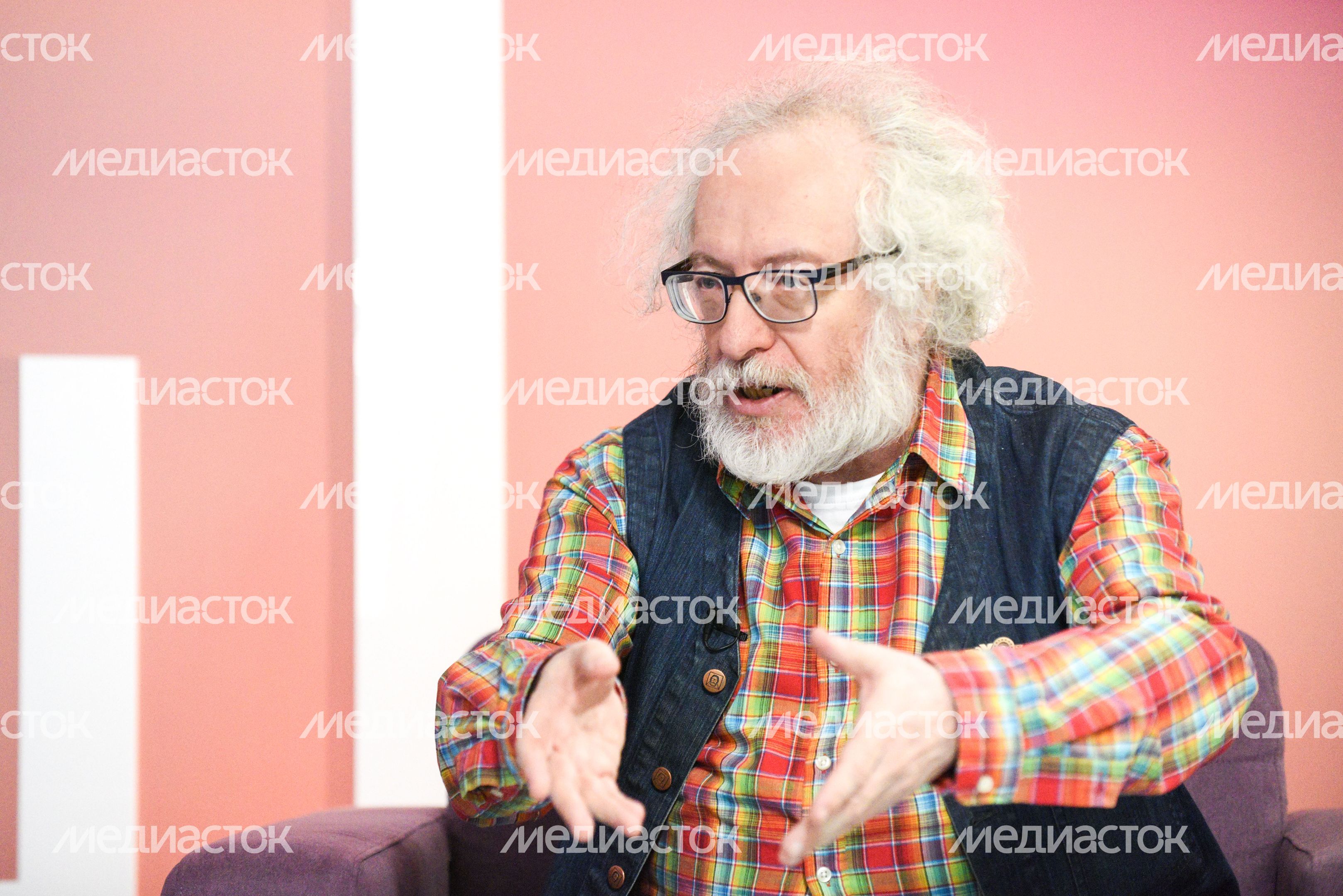 Интервью с журналистами перед церемонией вручения премии «Медиана».