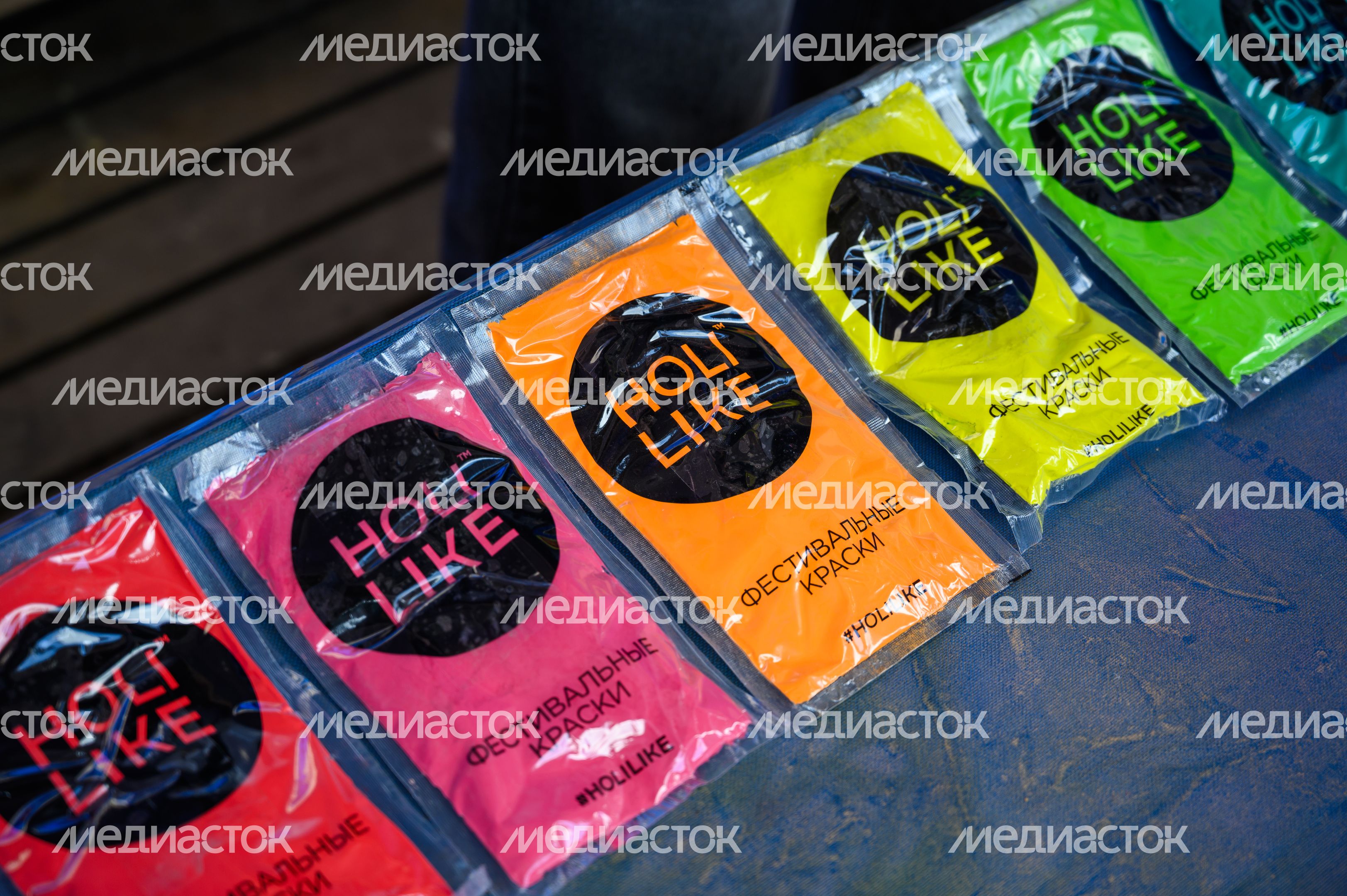 Фестиваль красок Holi Dance в Наташинском парке в Люберцах Фестиваль красок Holi Dance в Наташинском парке в Люберцах