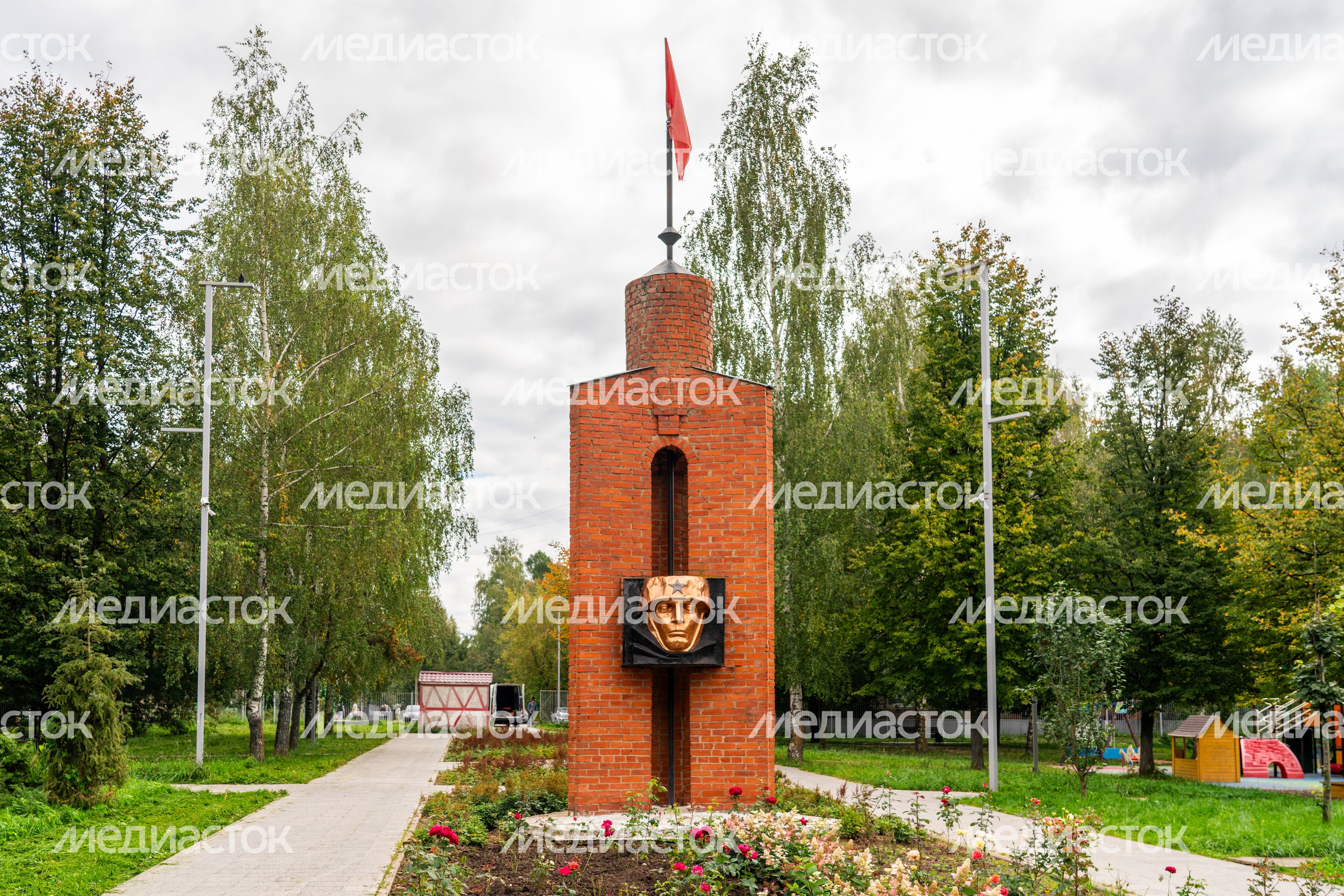 Памятник советскому народу и армии-победительнице в парке Победы Волоколамска Памятник советскому народу и армии-победительнице в парке Победы Волоколамска