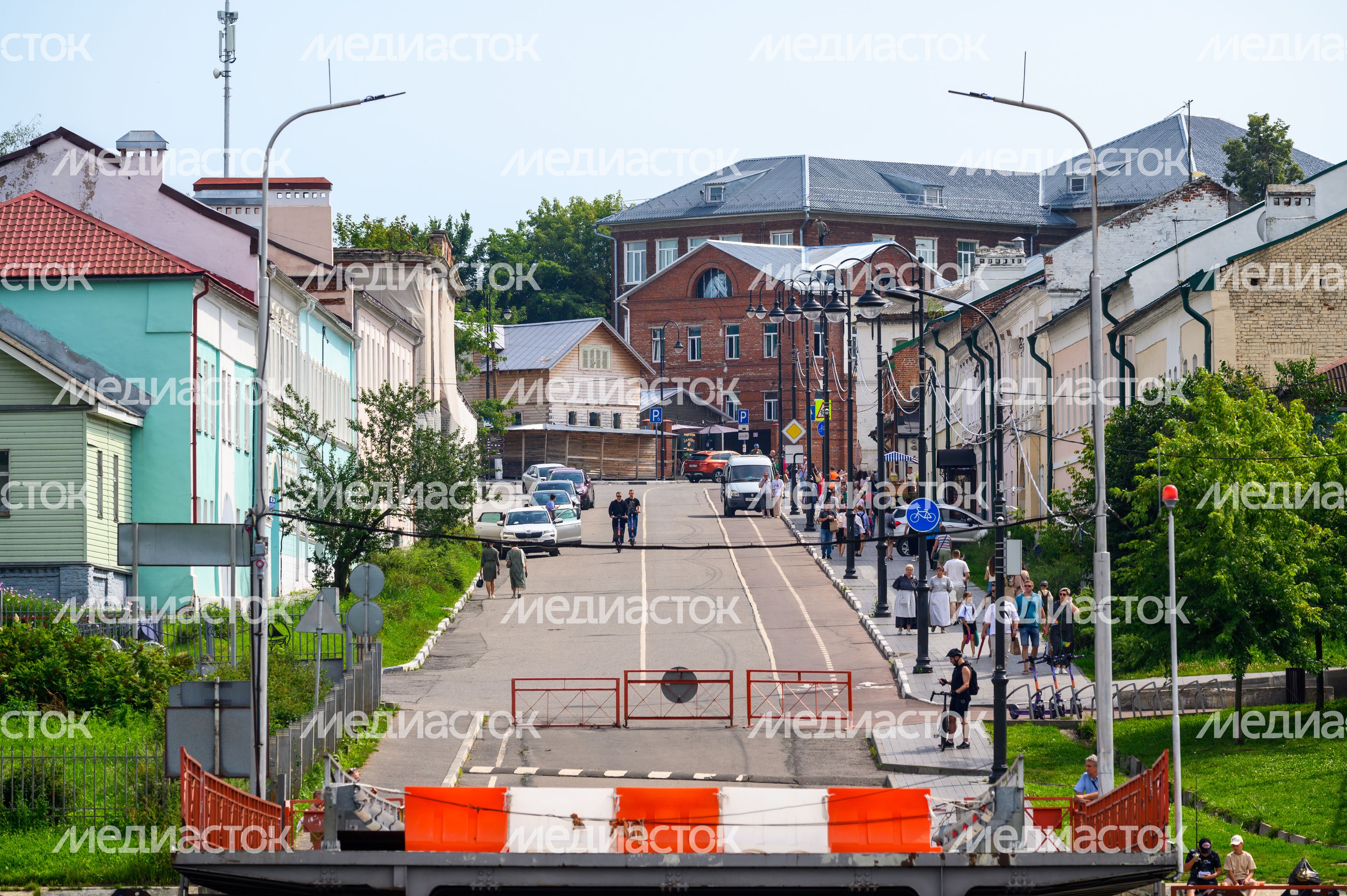 Наплавной разводной Бобреневский мост в Коломне через Москву-реку Наплавной разводной Бобреневский мост в Коломне через Москву-реку