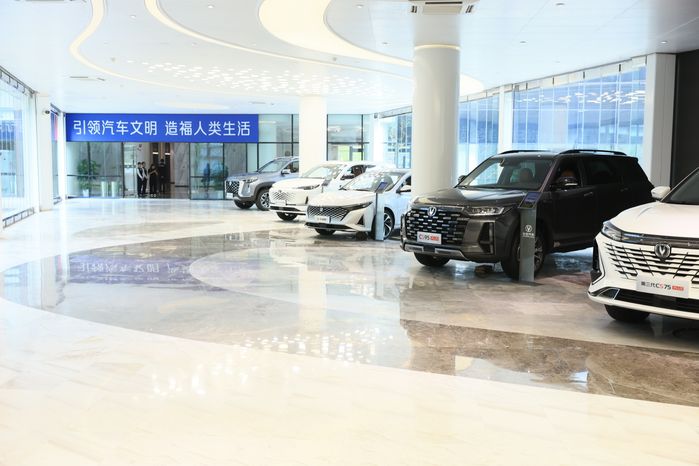 Посещение автозавода Changan Automobile Group в Китае Губернатором Подмосковья