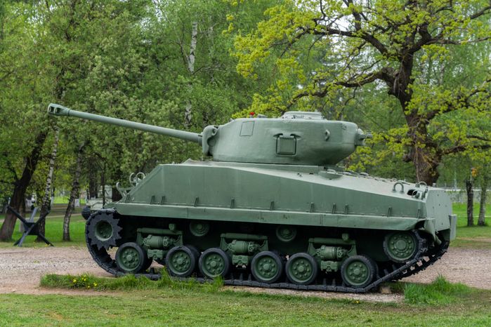 Тяжелый танк ИС-2М у Ленино-Снегиревского военно-исторического музея в Ленино округа Истра