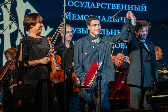 Сольную партию на фортепиано исполнил Филипп Руденко