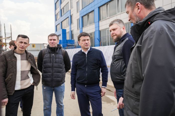 Проверка строительства пешеходного перехода в Люберцах Губернатором Подмосковья