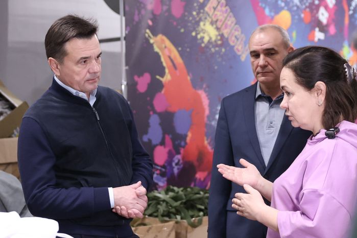 Андрей Воробьев посетил мастерскую волонтерского объединения «Zамаскируем СВОих»