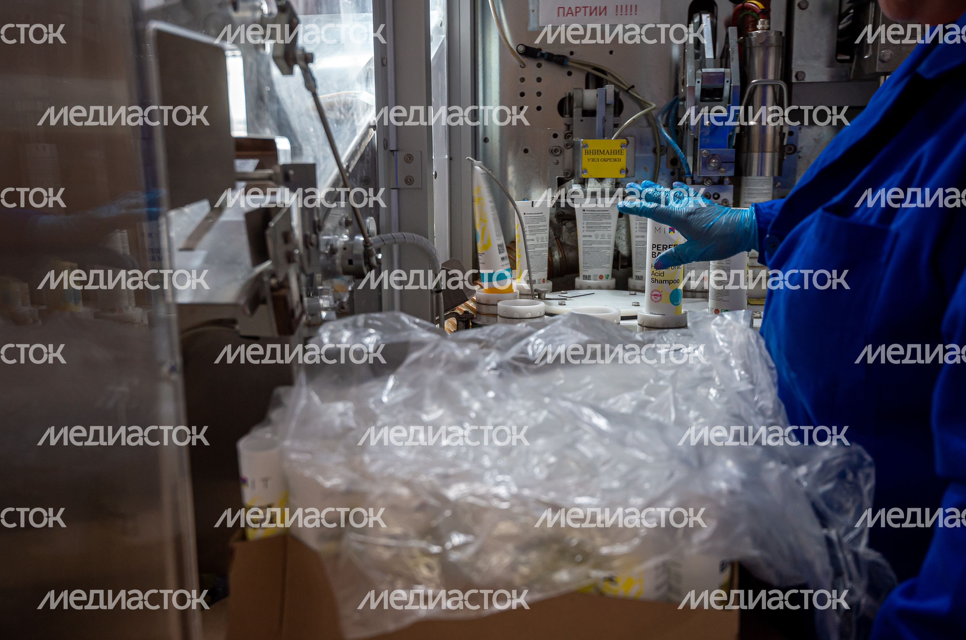 Процесс работы фабрики косметического бренда Mixit