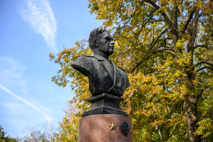 Сквер имени В.Н. Леонова в Зарайске