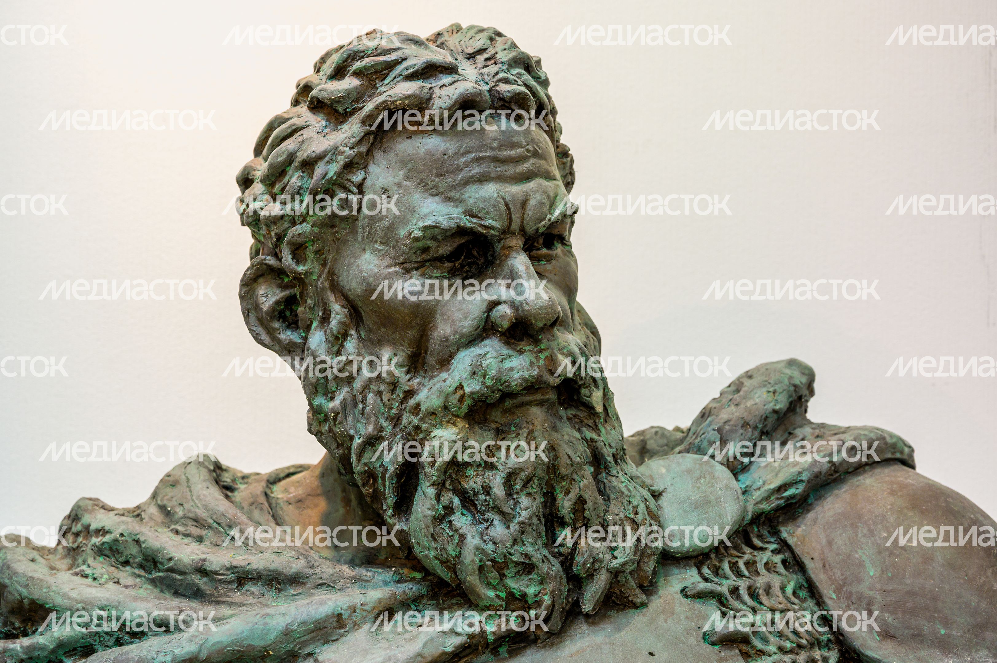Гипсовый бюст Ильи Муромца на выставке работ молодых художников Московской области в Электростали Гипсовый бюст Ильи Муромца на выставке работ молодых художников Московской области в Электростали