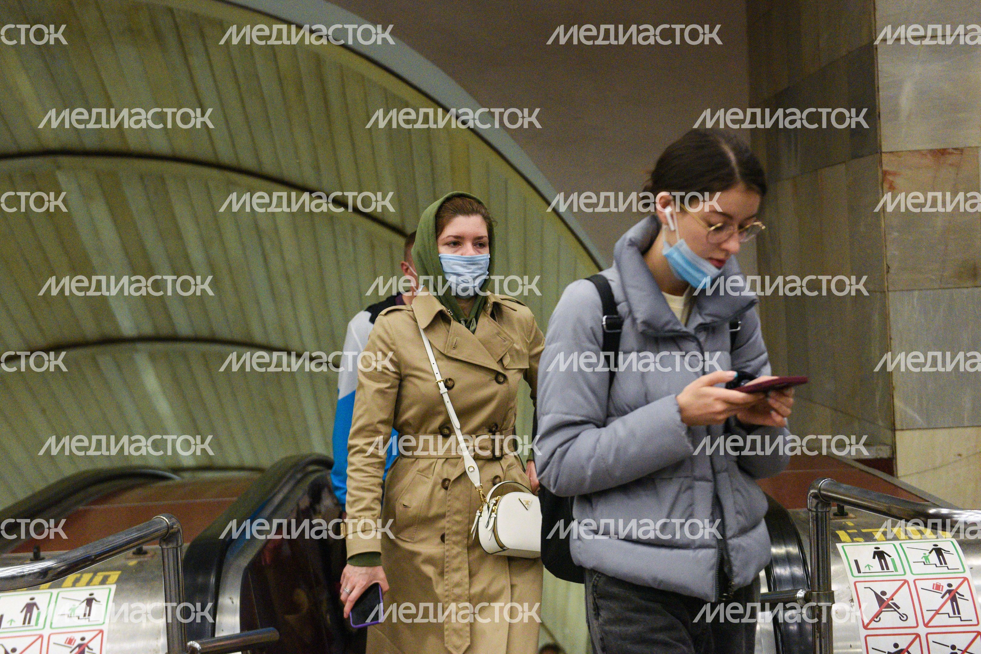 Проверки соблюдения масочно-перчаточного режима в общественном транспорте в Москве