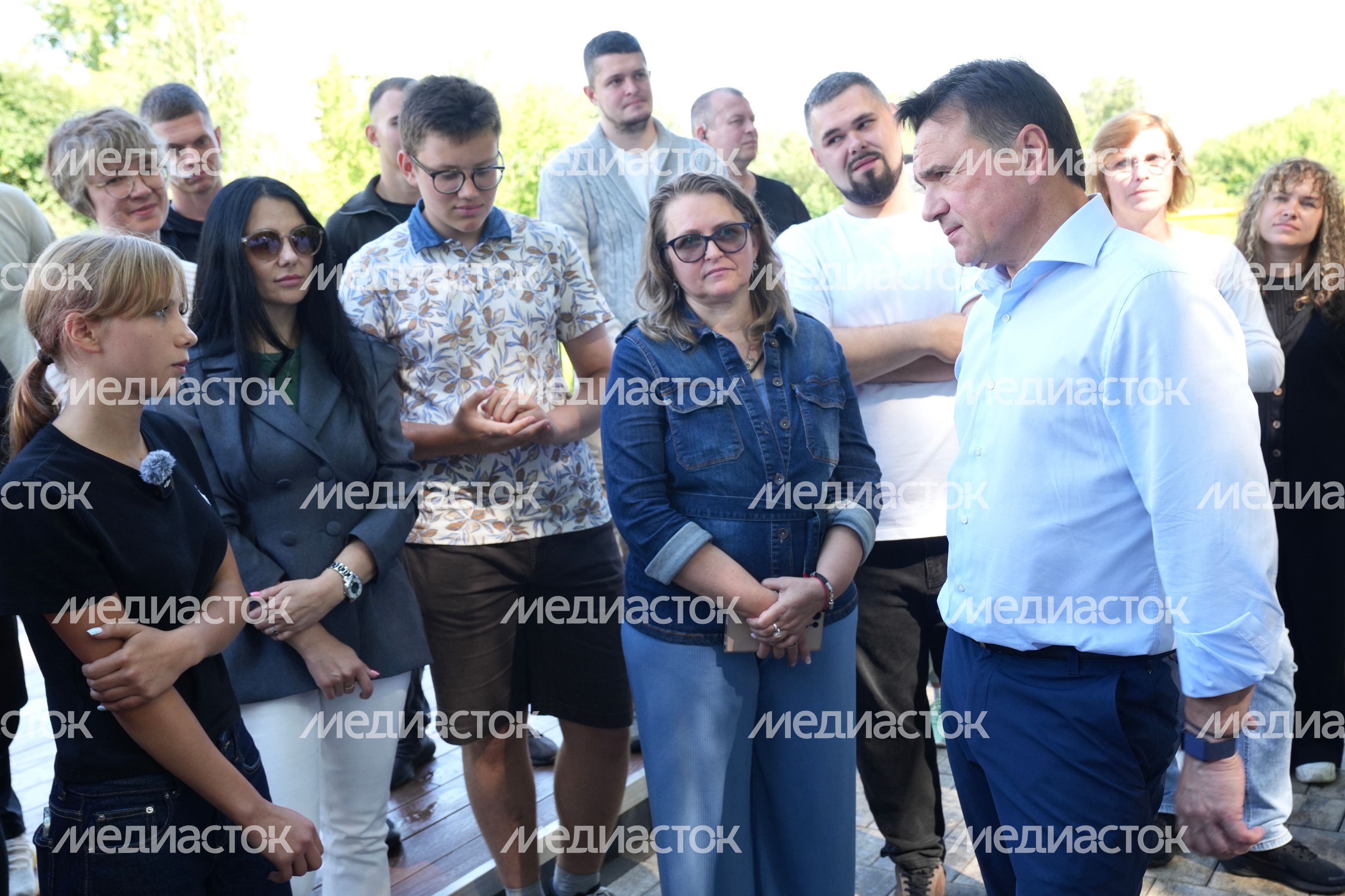 Андрей Воробьев проверил ход благоустройства зоны отдыха у реки Учи в Ивантеевке