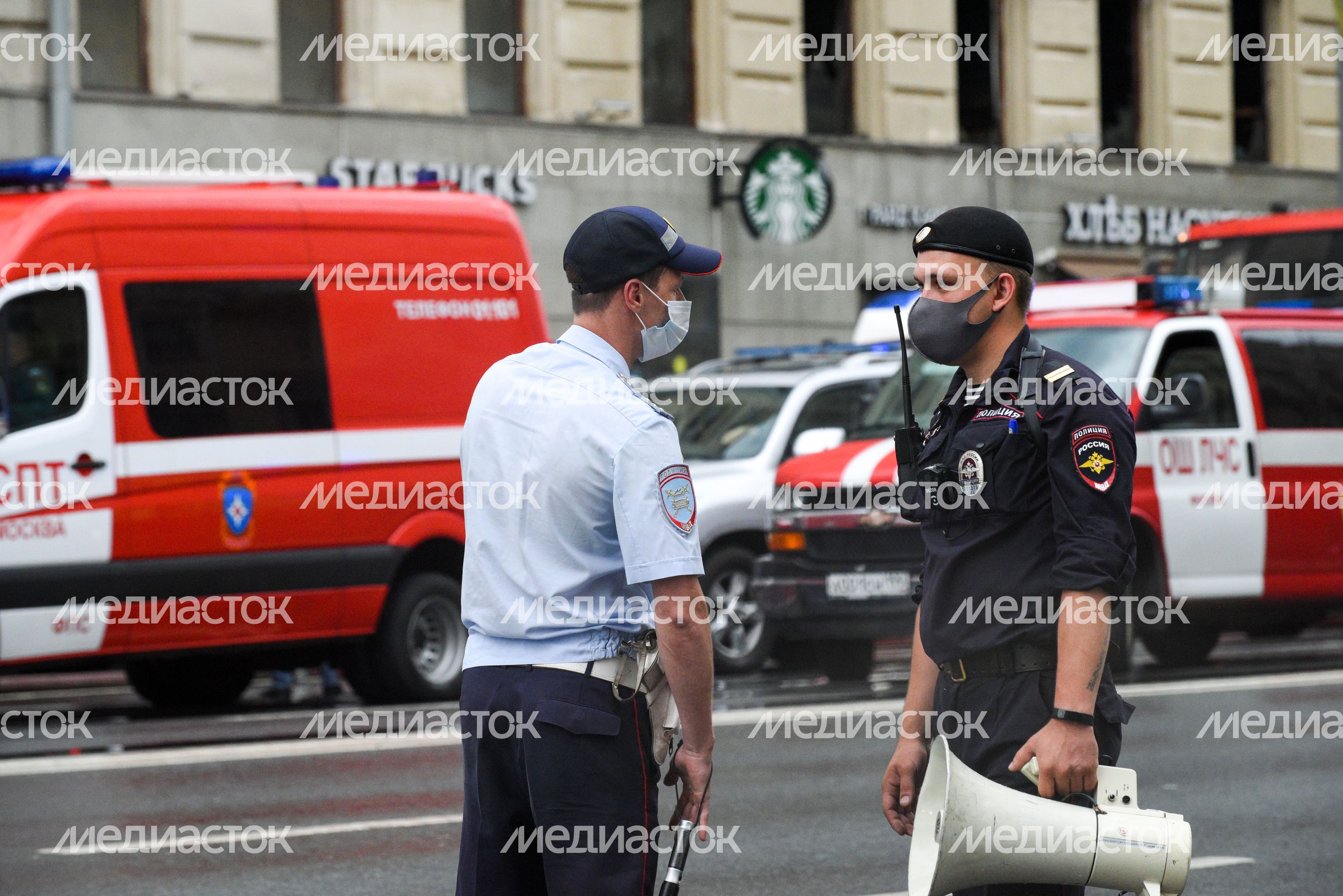 Пожар в реставрируемом здании на Тверской улице в Москве