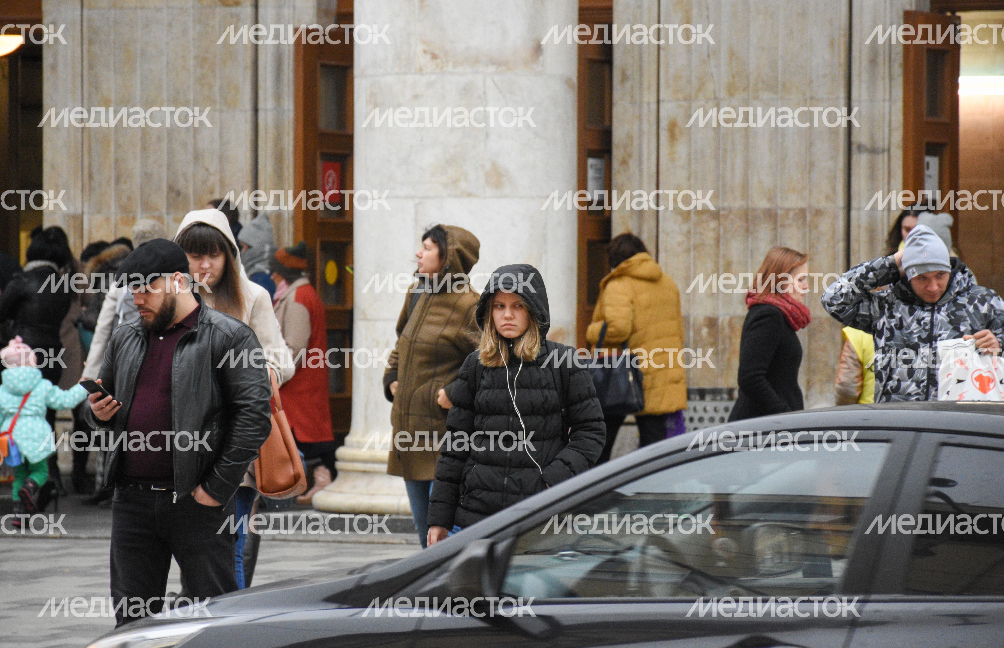 Повседневная жизнь города в Москве осенью