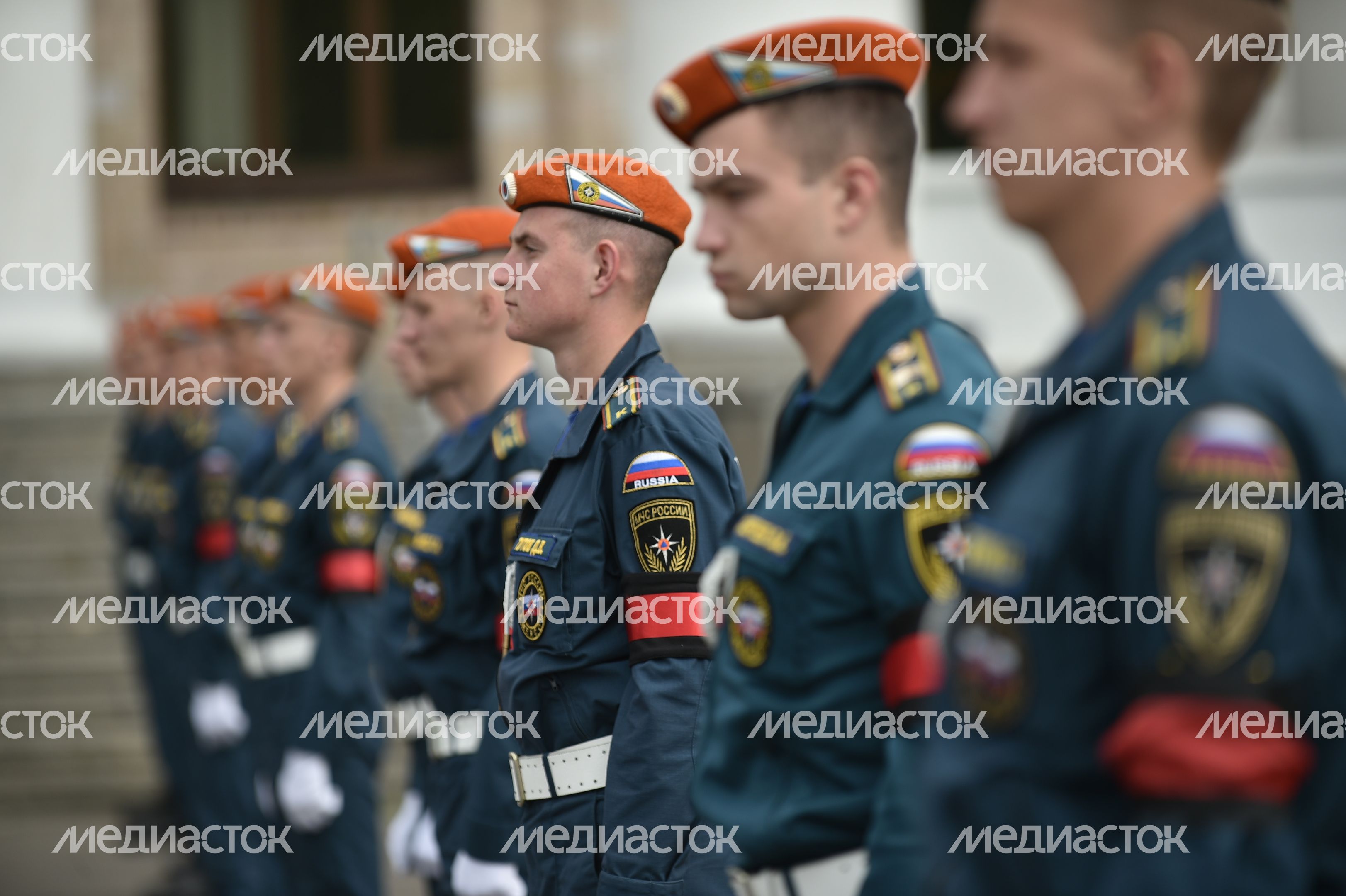 Прощание с погибшими членами экипажа самолета Ил-76 в Жуковском