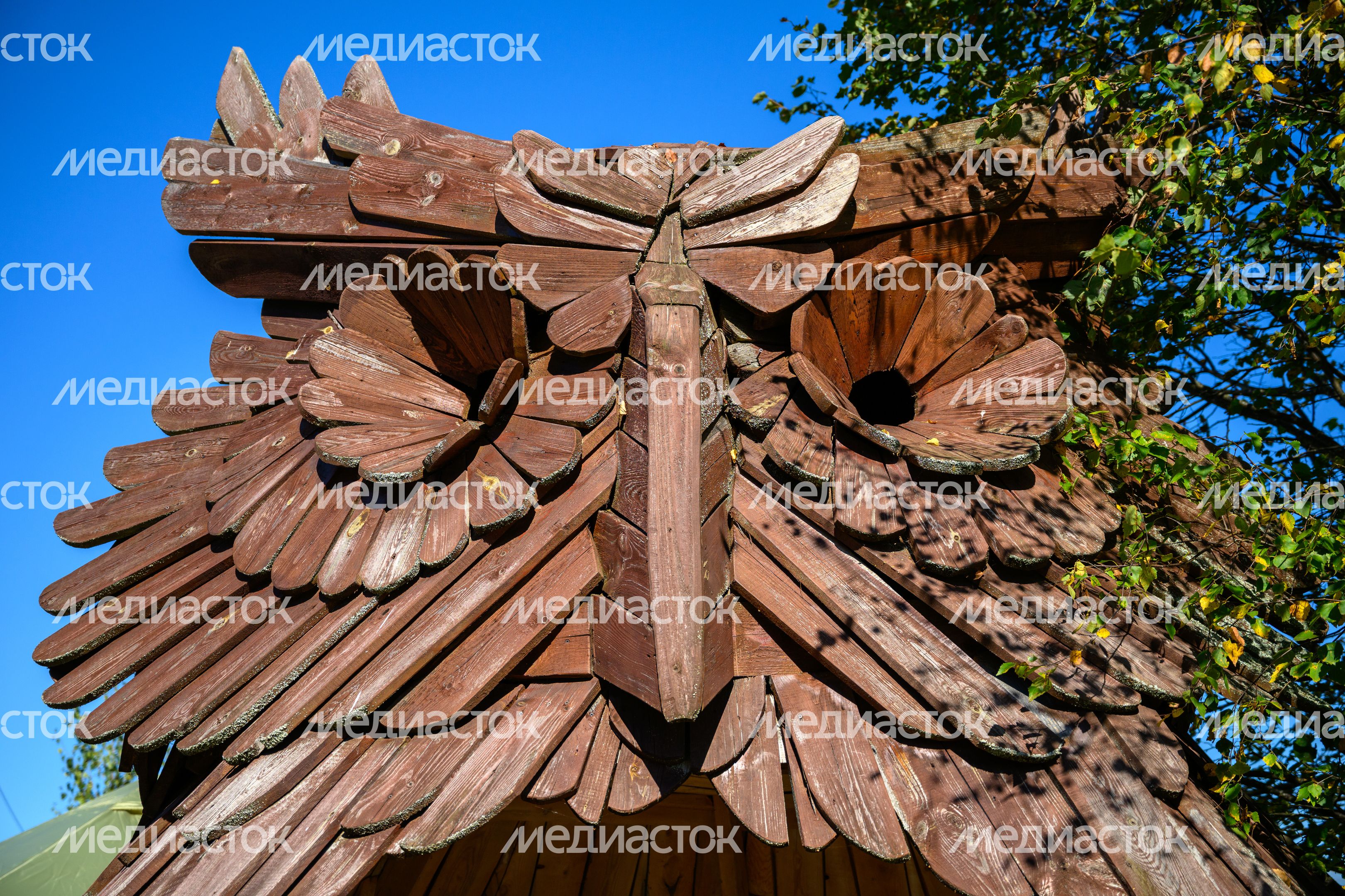 Резная крыша в виде совы