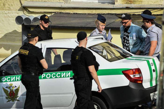 Кириллу Серебренникову избрали меру пресечения в Басманном суде