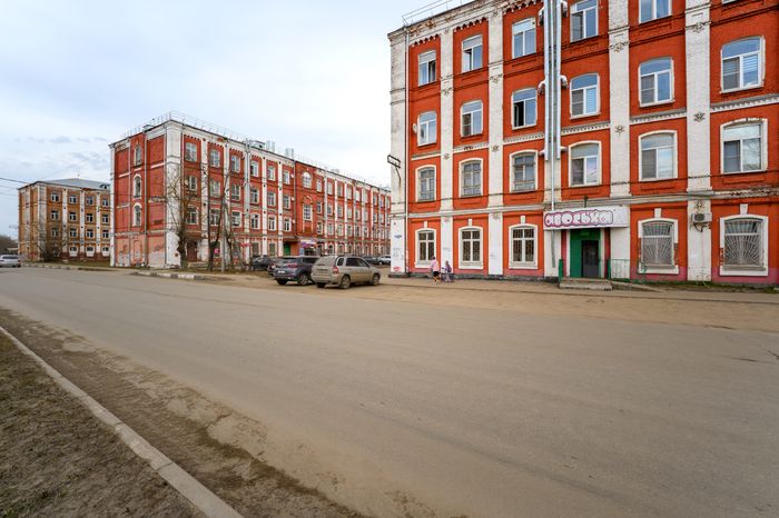 Рабочие казармы ткацкой фабрики Н. Зимина в городе Дрезна Орехово-Зуевского округа