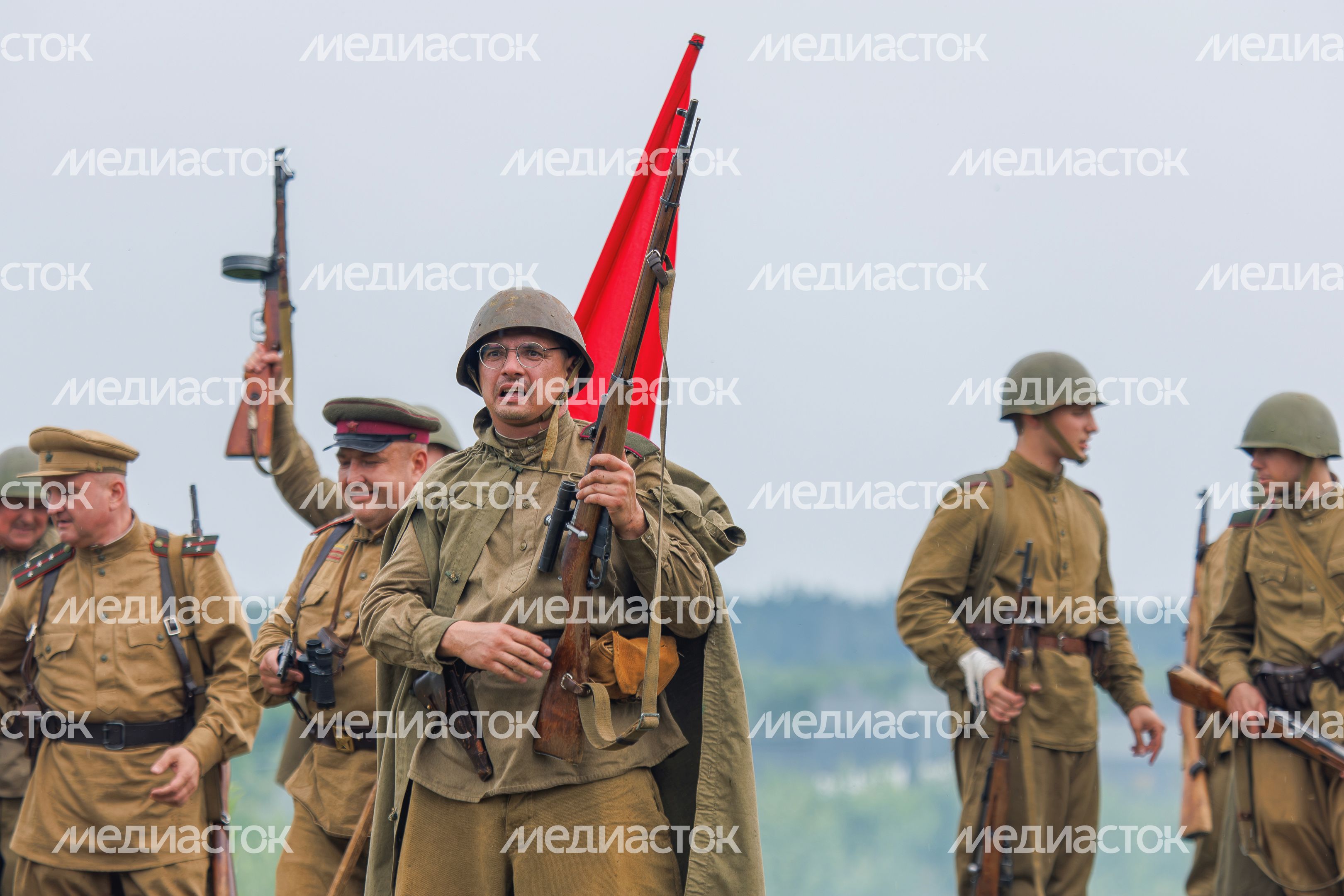 Эпизод Курской битвы под Прохоровкой на военно-исторической реконструкции в Центральном парке «Патриот»