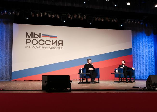 Пранкеры Вован и Лексус выступают перед гостями форума "На государственной службе"