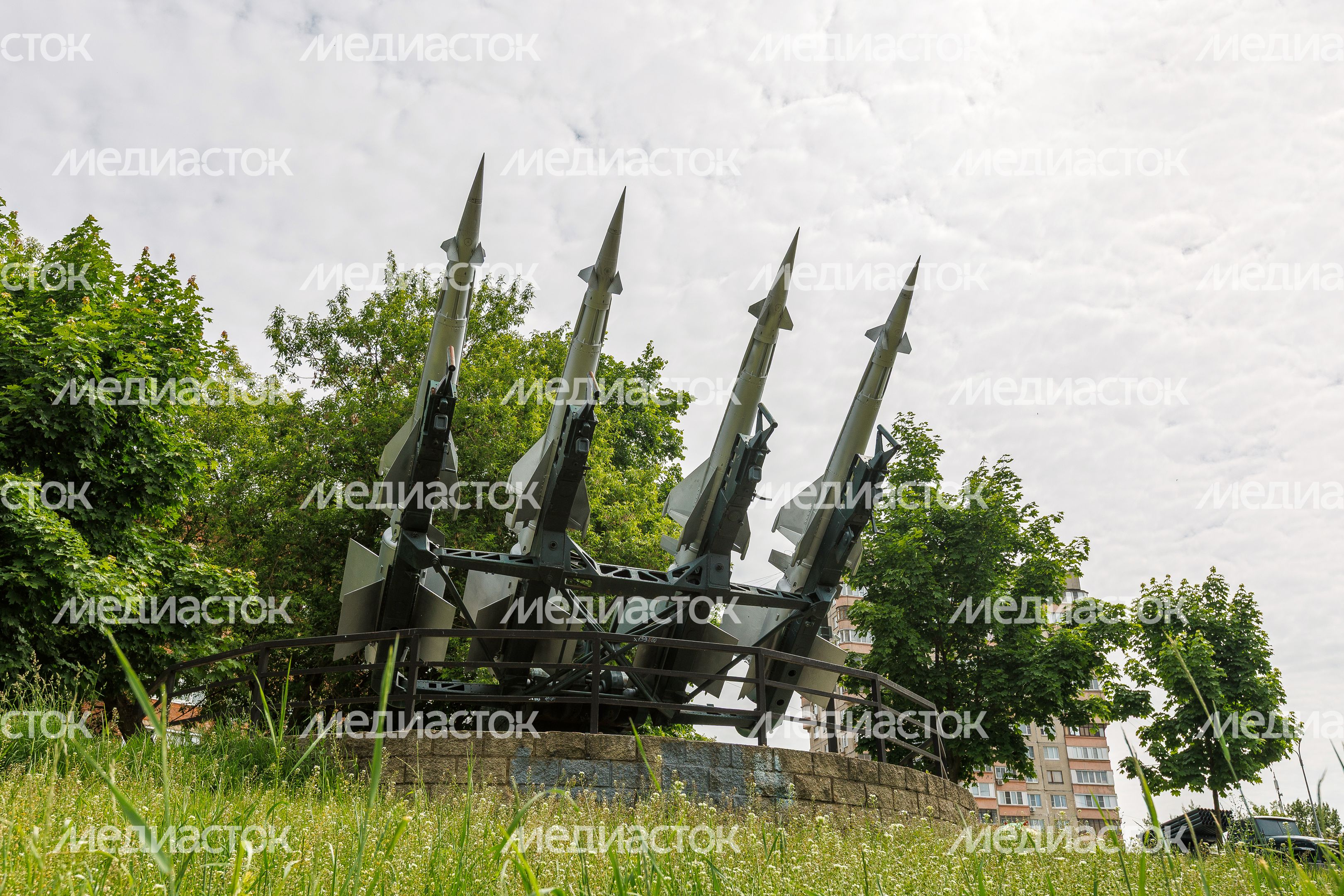 Зенитно-ракетный комплекс С-125 в составе памятника «Создателям ракетного щита России» в городе Дзержинский Зенитно-ракетный комплекс С-125 в составе памятника «Создателям ракетного щита России» в городе Дзержинский