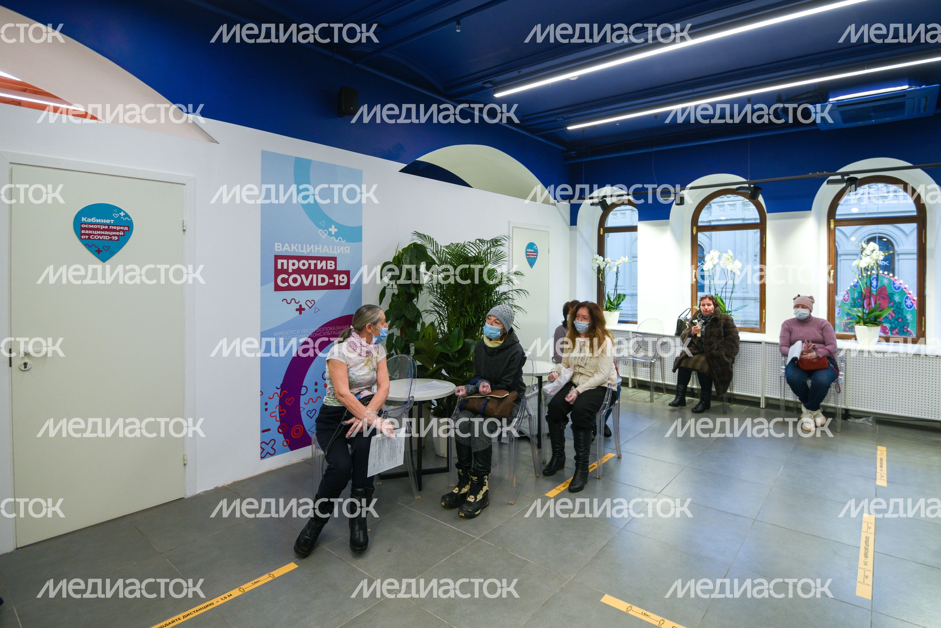 Выездной пункт вакцинации от коронавируса в ГУМе