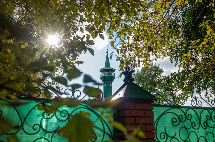 Осенние виды Мечети Имама Равиля в городе Щёлково
