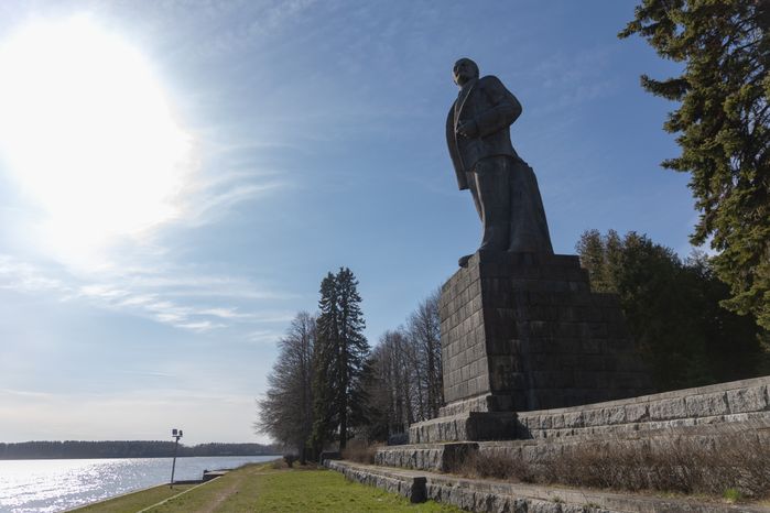 Дубна. Памятник Ленину