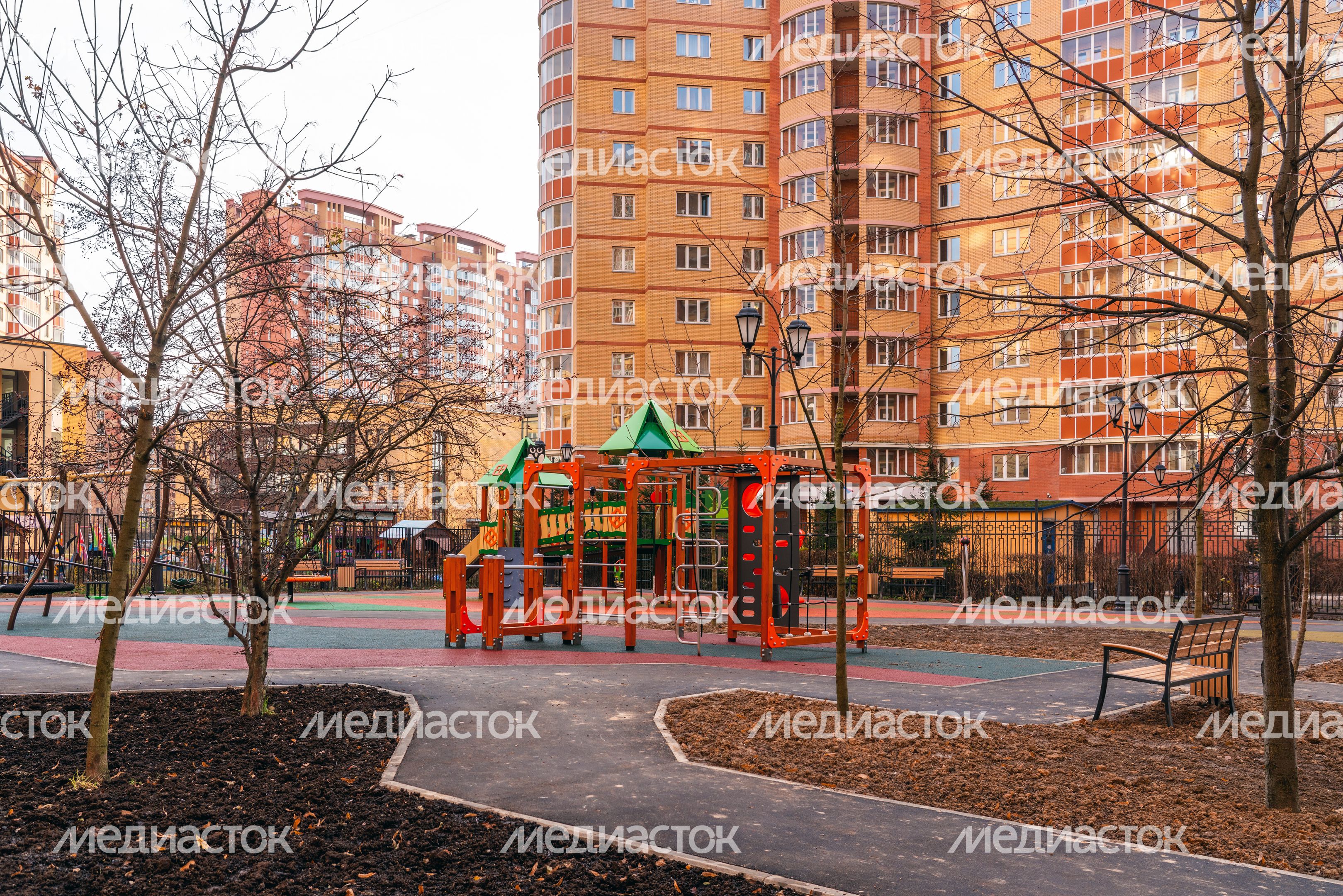 Благоустройство детской площадки в поселке ВНИИССОК на улице Дениса Давыдова Одинцовского округа