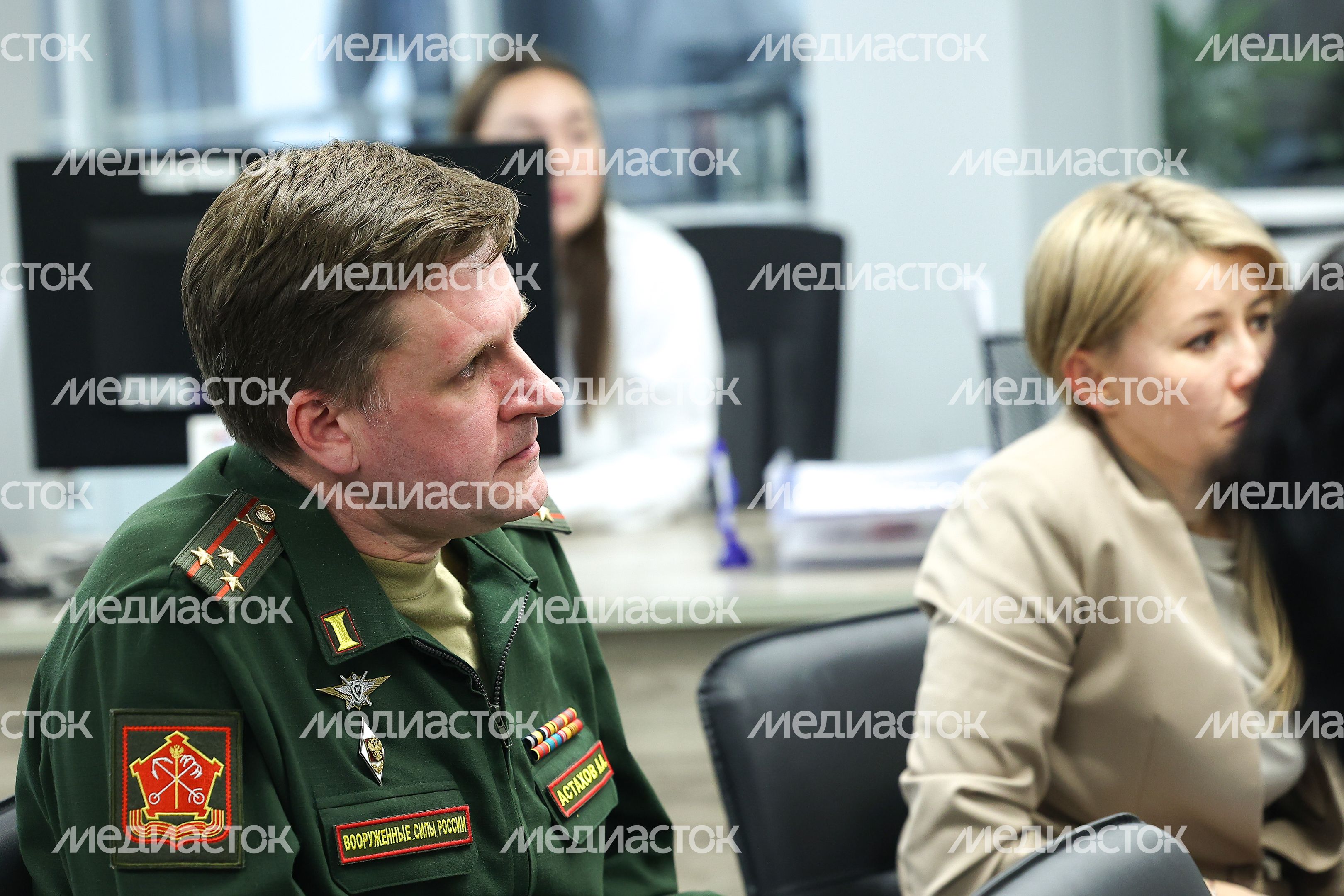 Губернатор провел телемост с военнослужащими полка Московской области