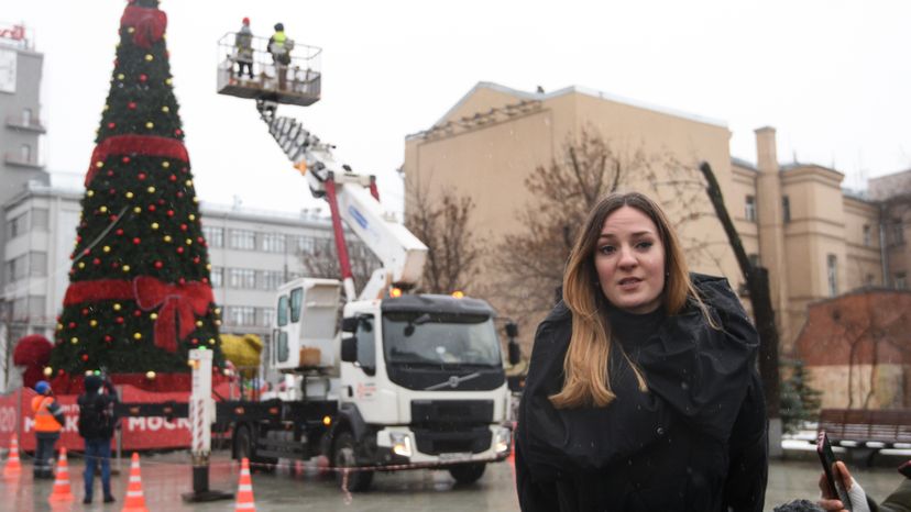 Демонтаж и складирование новогодних елок в Москве