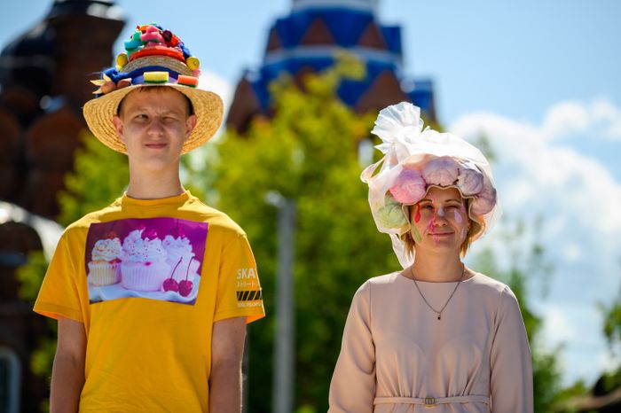 Конкурс вар-вареньевых шляп прошел на гастрономическом фестивале «Вар-Варенье» в Ликино-Дулево