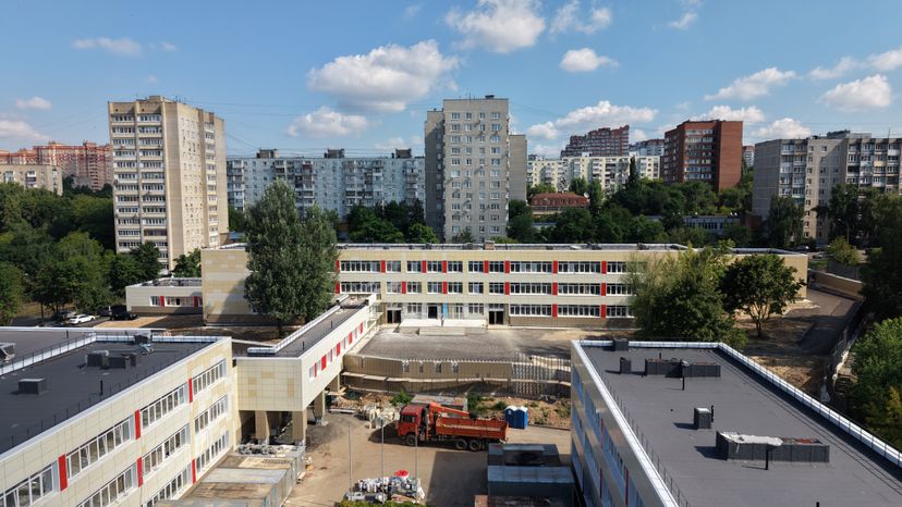 Капремонт в основном корпусе гимназии №5 в Дзержинском