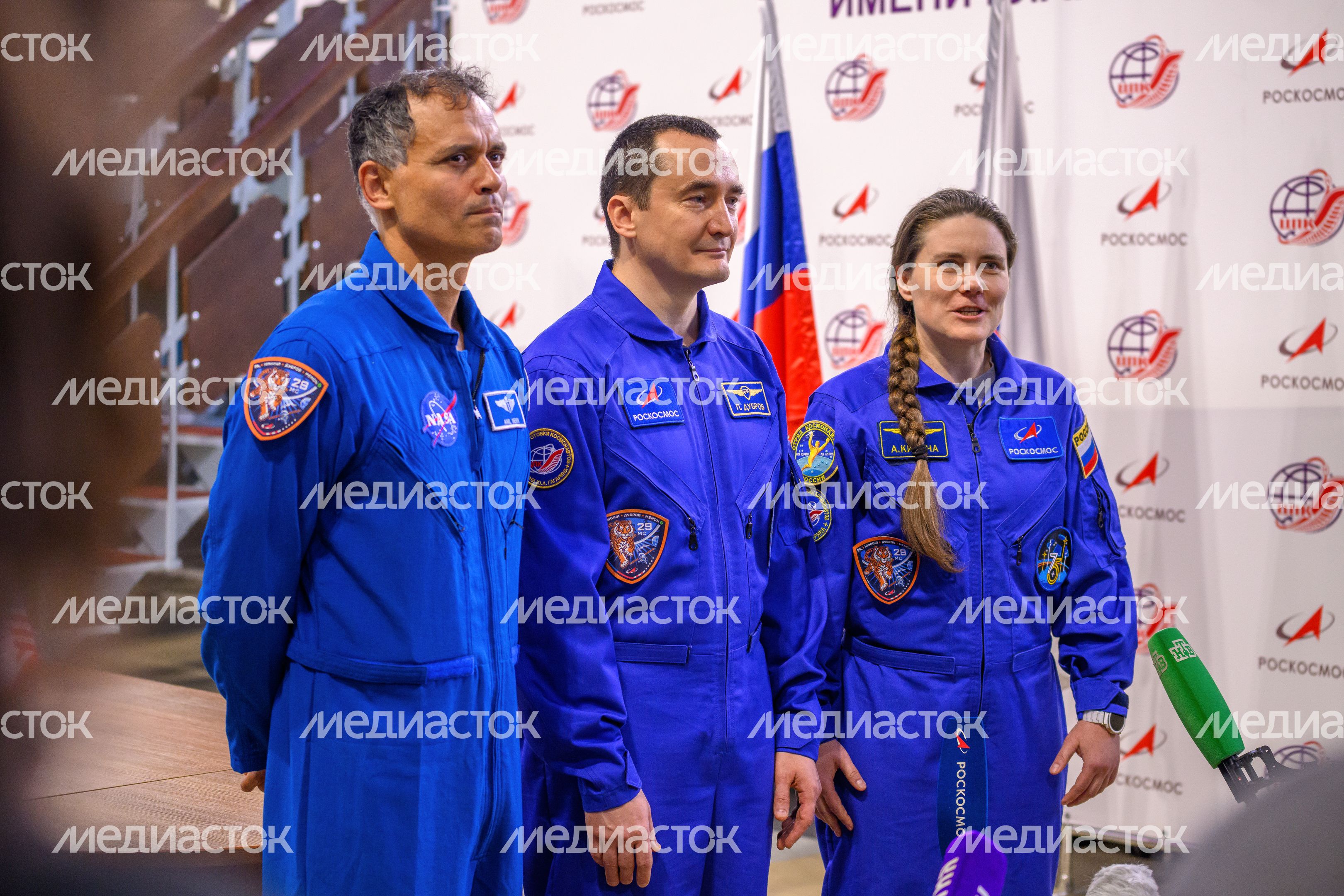 Экипаж космонавтов МКС-75 А. Менон, П. Дубров и А. Кикина на комплексной тренировке в Звездном городке