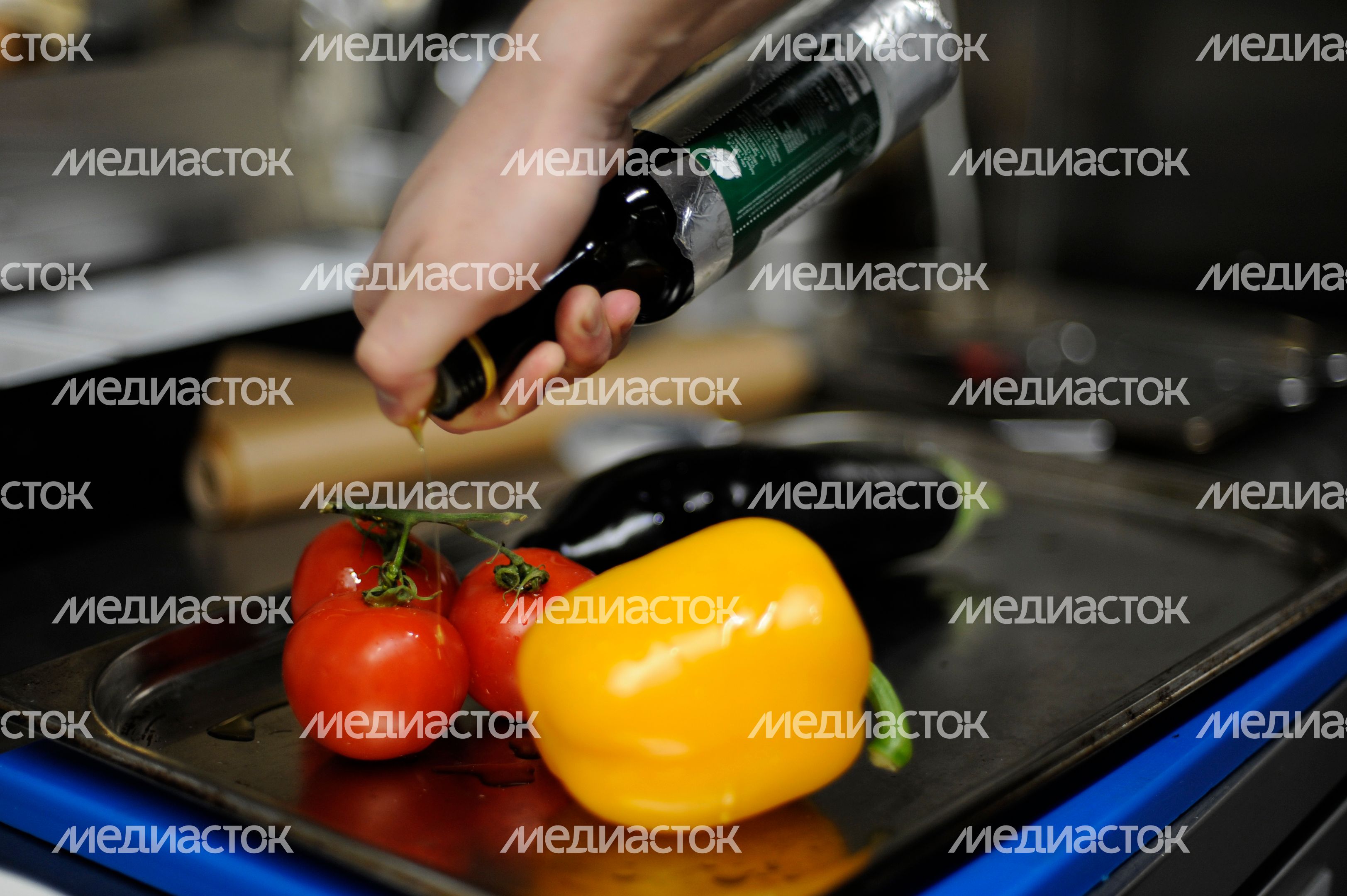 Приготовление салата из авокадо с печеными овощами Приготовление салата из авокадо с печеными овощами