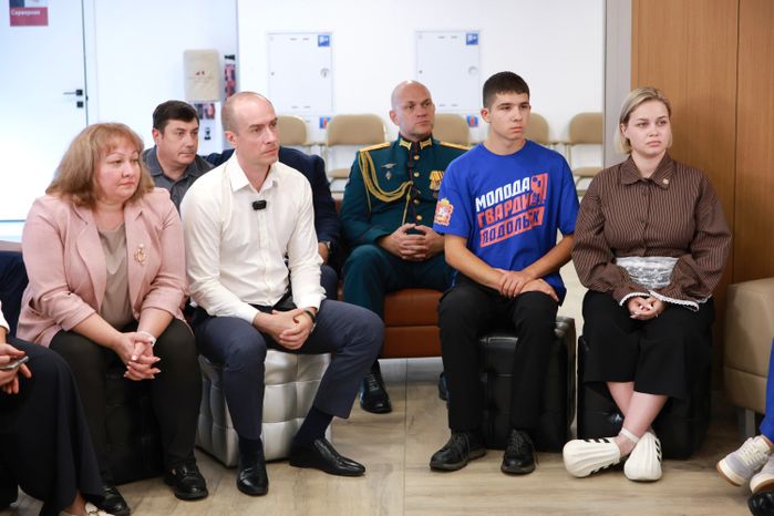Жители округа Домодедово на встрече с губернатором Андреем Воробьевым в Городском дворце культуры «Мир»