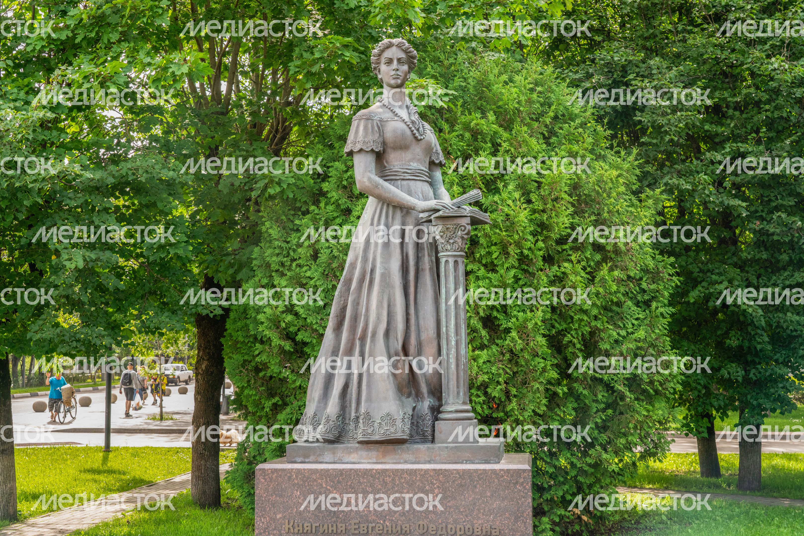 Центральная площадь в рабочем поселке Шаховская Центральная площадь в рабочем поселке Шаховская