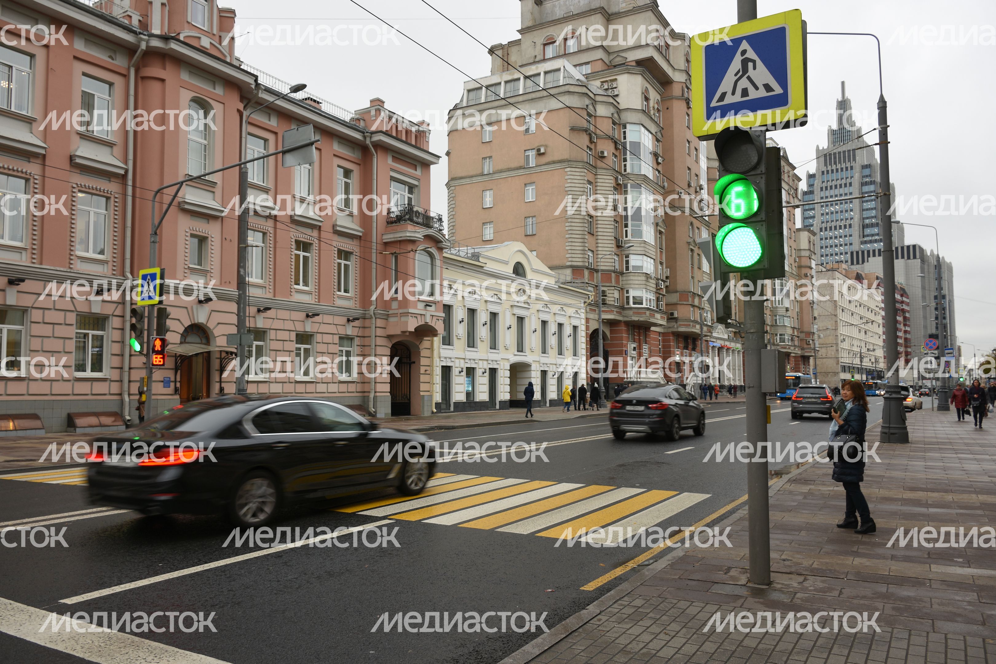 Повседневная жизнь города в Москве осенью