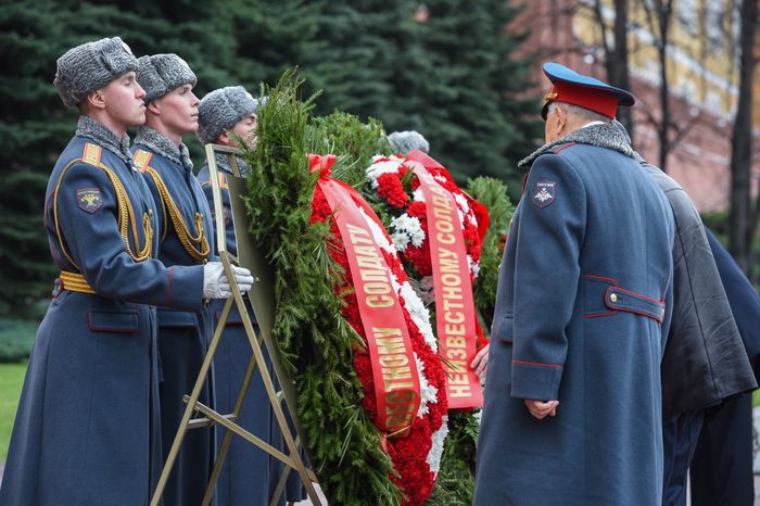Торжественный марш в честь парада 1941 года на Красной площади в Москве