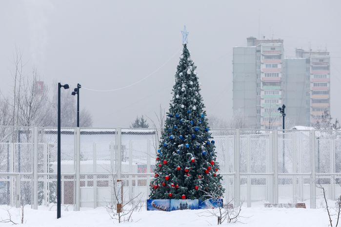 Новогодняя елка в сквере Защитников Москвы в Лобне