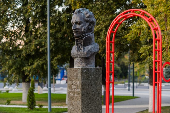 Бронницы. Бюсты декабристов
