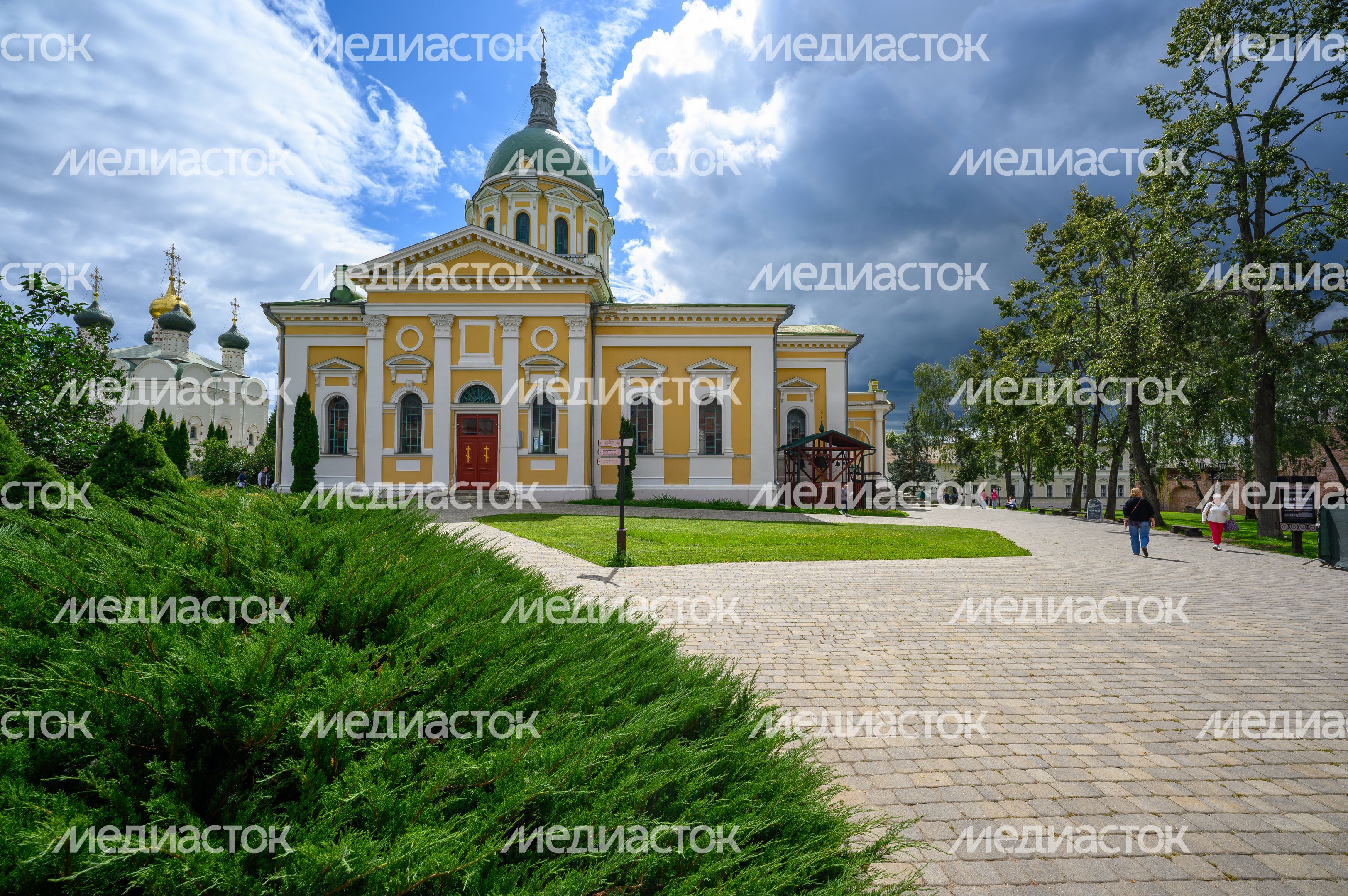Иоанно-Предтеченский собор (Собор Усекновения Главы Иоанна Предтечи) на территории Зарайского кремля Иоанно-Предтеченский собор (Собор Усекновения Главы Иоанна Предтечи) на территории Зарайского кремля