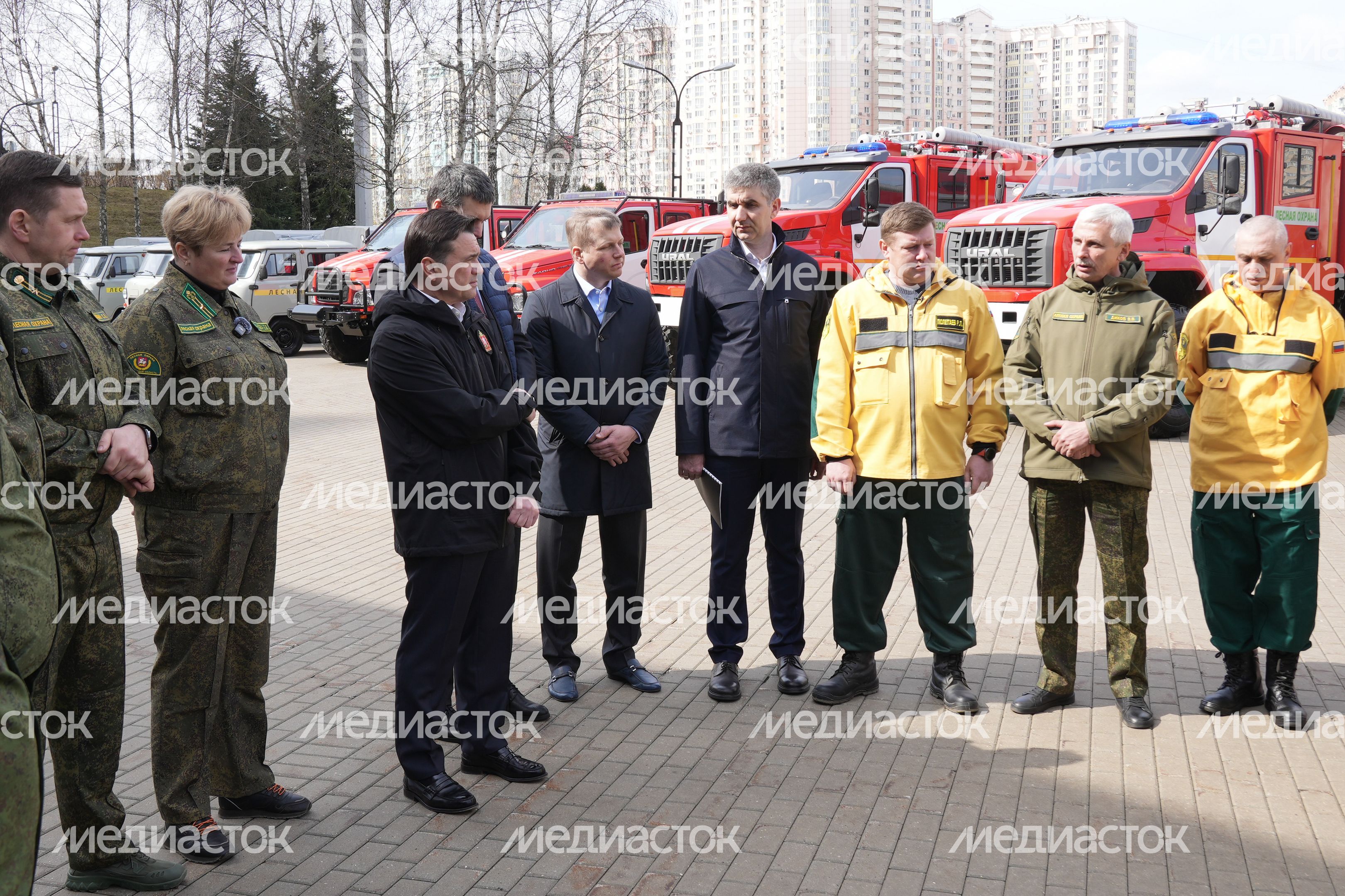 Андрей Воробьев и глава Рослесхоза передали в подмосковные лесничества новую спецтехнику Андрей Воробьев и глава Рослесхоза передали в подмосковные лесничества новую спецтехнику