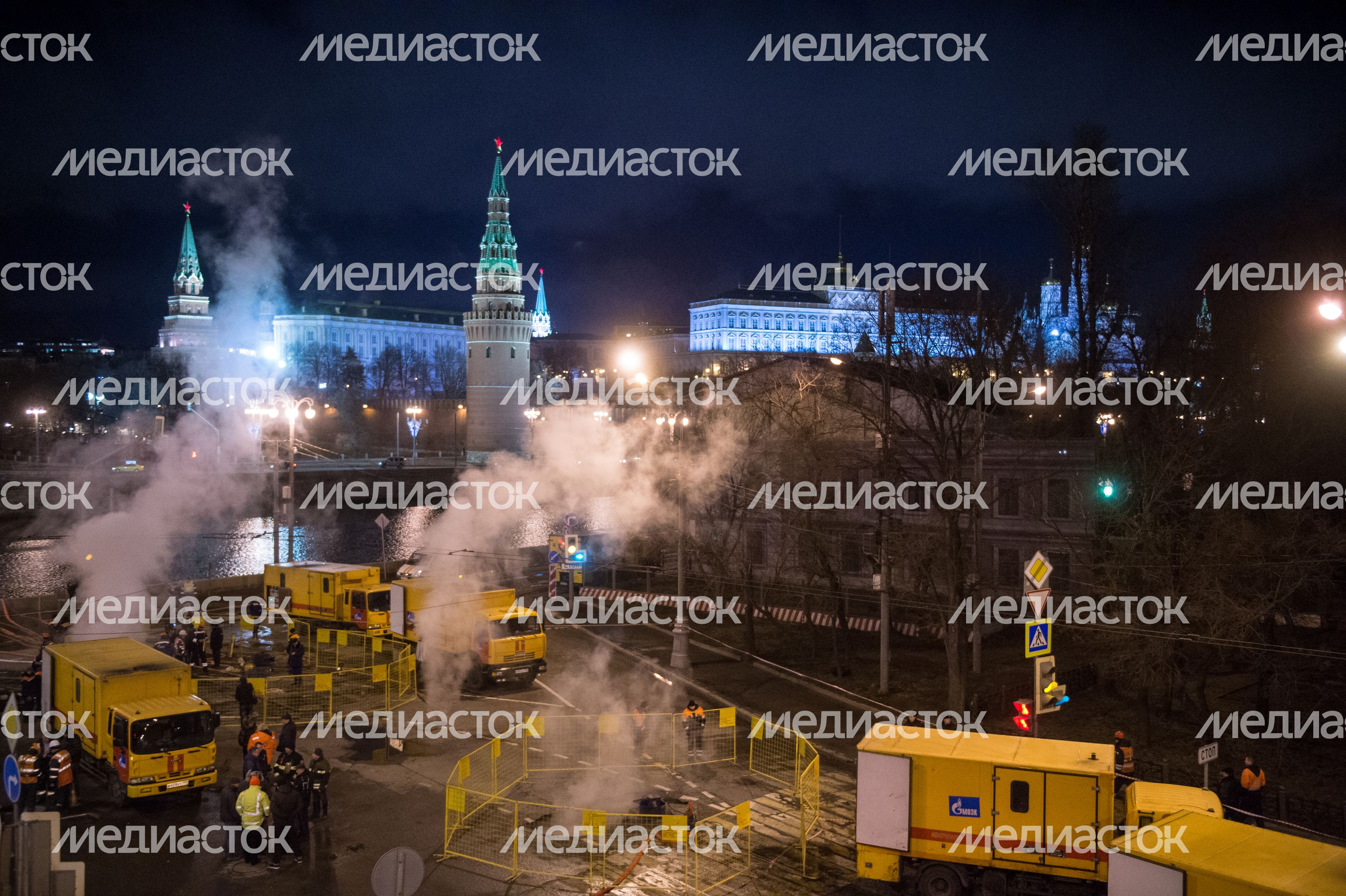 Прорыв трубы в центре Москвы Прорыв трубы в центре Москвы