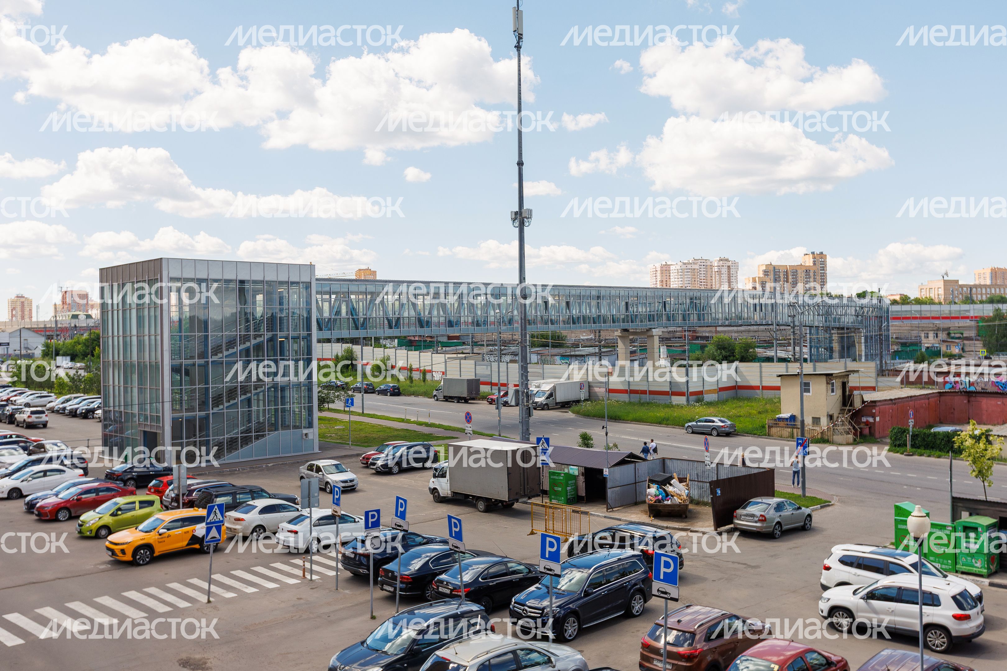 Надземный пешеходный переход через железную дорогу связал улицы Октября и Никольскую в Реутове Надземный пешеходный переход через железную дорогу связал улицы Октября и Никольскую в Реутове