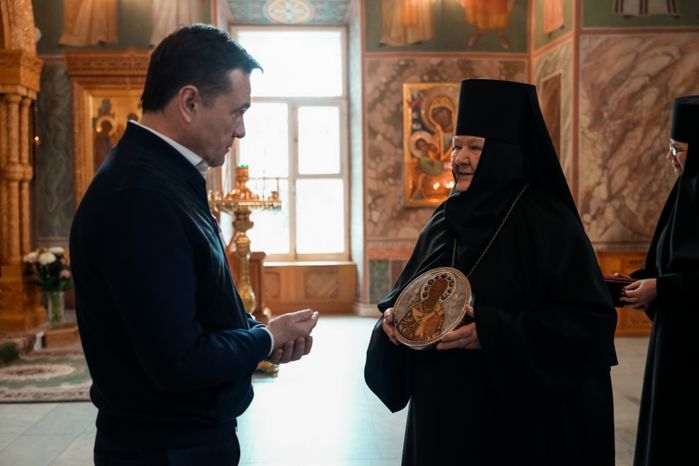 Андрей Воробьев навестил воспитанниц детского приюта-пансиона при Покровском Хотьковском женском монастыре