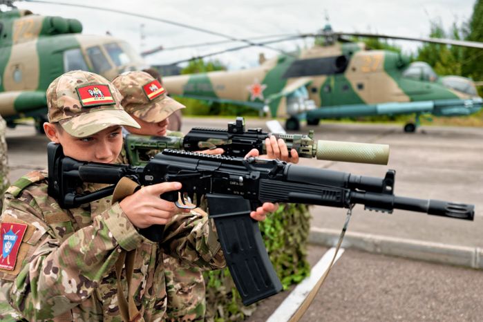 Военно-спортивная игра «Юнавиа» для молодежи в Центре военно-тактических игр парка «Патриот» Одинцовского округа