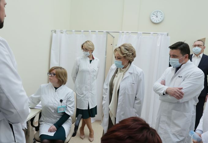 Андрей Воробьев и Валентина Матвиенко посетили Институт ядерной медицины в Химках